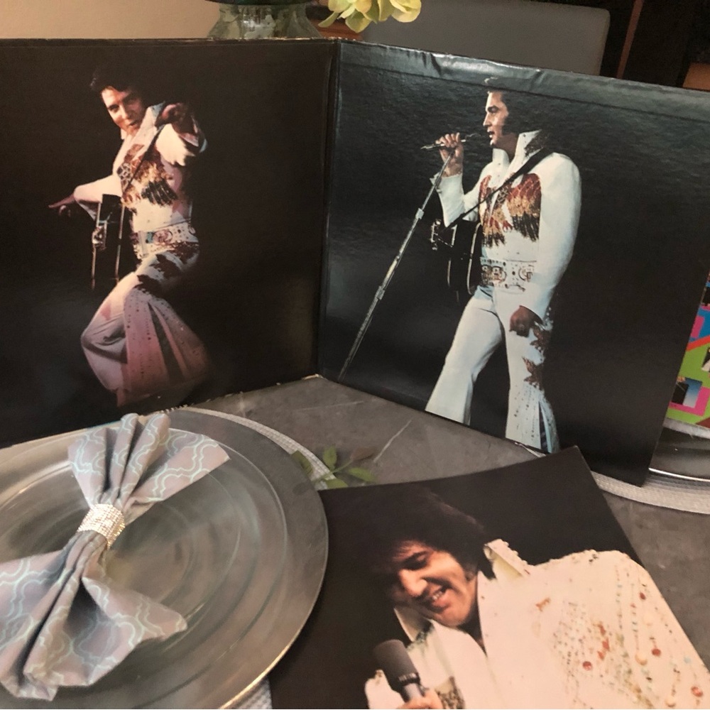 Elvis In Concert 🎵 Album - Picture 4 of 5